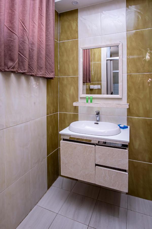 Al Riyati Hotel Apartments Aqaba Bagian luar foto